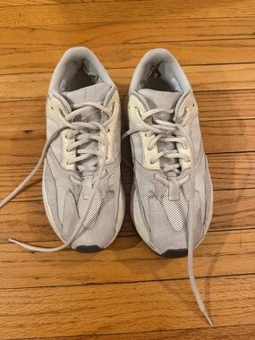 Yeezys 700 V2